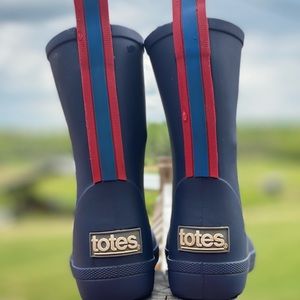 Rain boots -totes brand - size 5-6 and like new